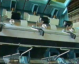 bd200rn5.jpg (27881 bytes)